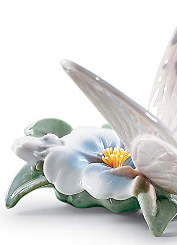 LLADRÓ Refreshing Pause Butterfly Figurine. Porcelain Butterfly Figure.