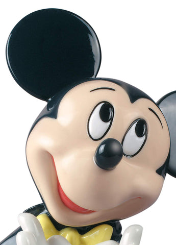 LLADRÓ Mickey Mouse Figurine. Porcelain Mickey Mouse (Disney) Figure.