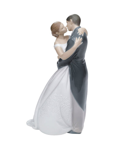 NAO A Kiss Forever. Porcelain Bride and Groom (Wedding) Figure.