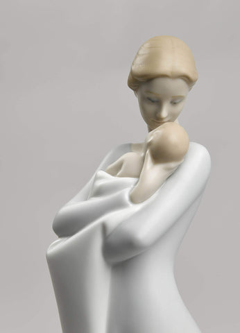 LLADRÓ A Mother's Embrace Figurine. Porcelain Mother Figure.