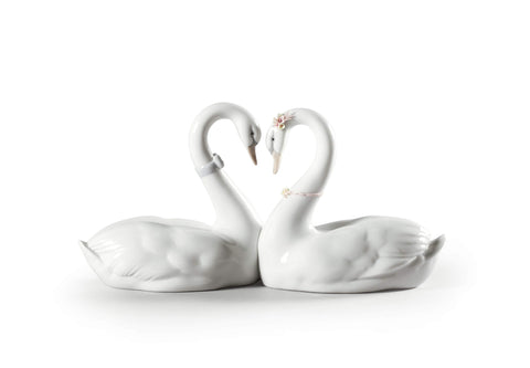 LLADRÓ Endless Love Swans Figurine. Porcelain Swan Figure.