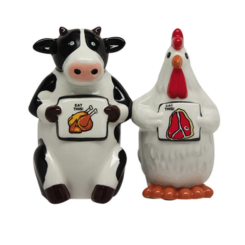 Pacific Trading 1 X Eat Chicken Eat Beef - Salt and Pepper Shakers
