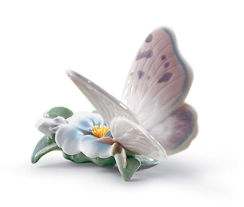 LLADRÓ Refreshing Pause Butterfly Figurine. Porcelain Butterfly Figure.