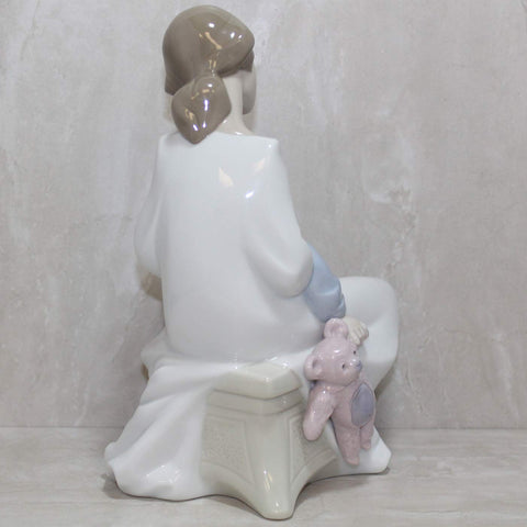 Lladro Nao Collectible Porcelain Figurine: A Moment with Mommy - 8 3/4 Tall - Mother and Daughter