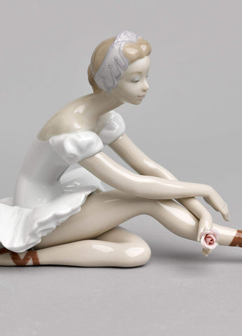 LLADRÓ Rose Ballet Figurine. Porcelain Ballerina Figure.