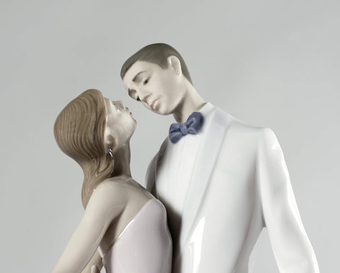 LLADRÓ Happy Anniversary Couple Figurine. Porcelain Anniversary Figure.
