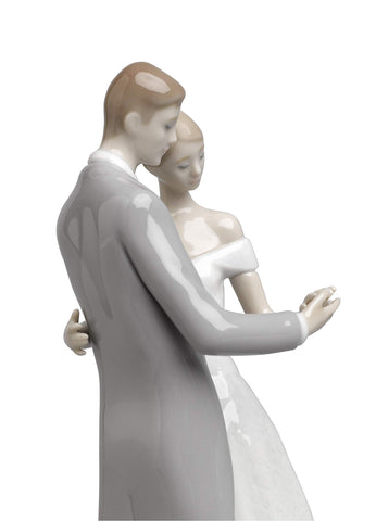 LLADRÓ Together Forever Couple Figurine. Porcelain Bride and Groom Figure.