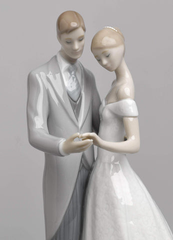 LLADRÓ Together Forever Couple Figurine. Porcelain Bride and Groom Figure.