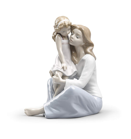 LLADRÓ Mommy's Little Girl Mother Figurine. Porcelain Mother Figure.