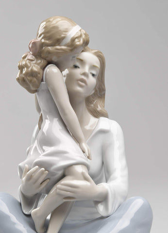 LLADRÓ Mommy's Little Girl Mother Figurine. Porcelain Mother Figure.