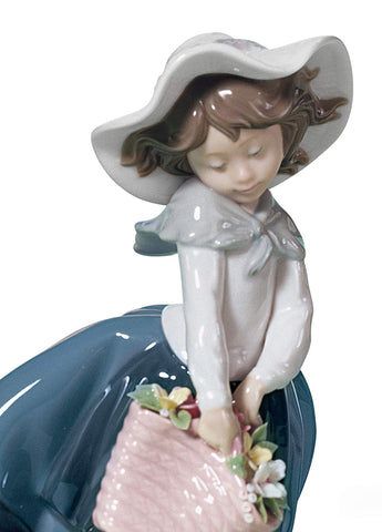 LLADRÓ Pretty Pickings Girl Figurine. Porcelain Girl with Flowers Figure.